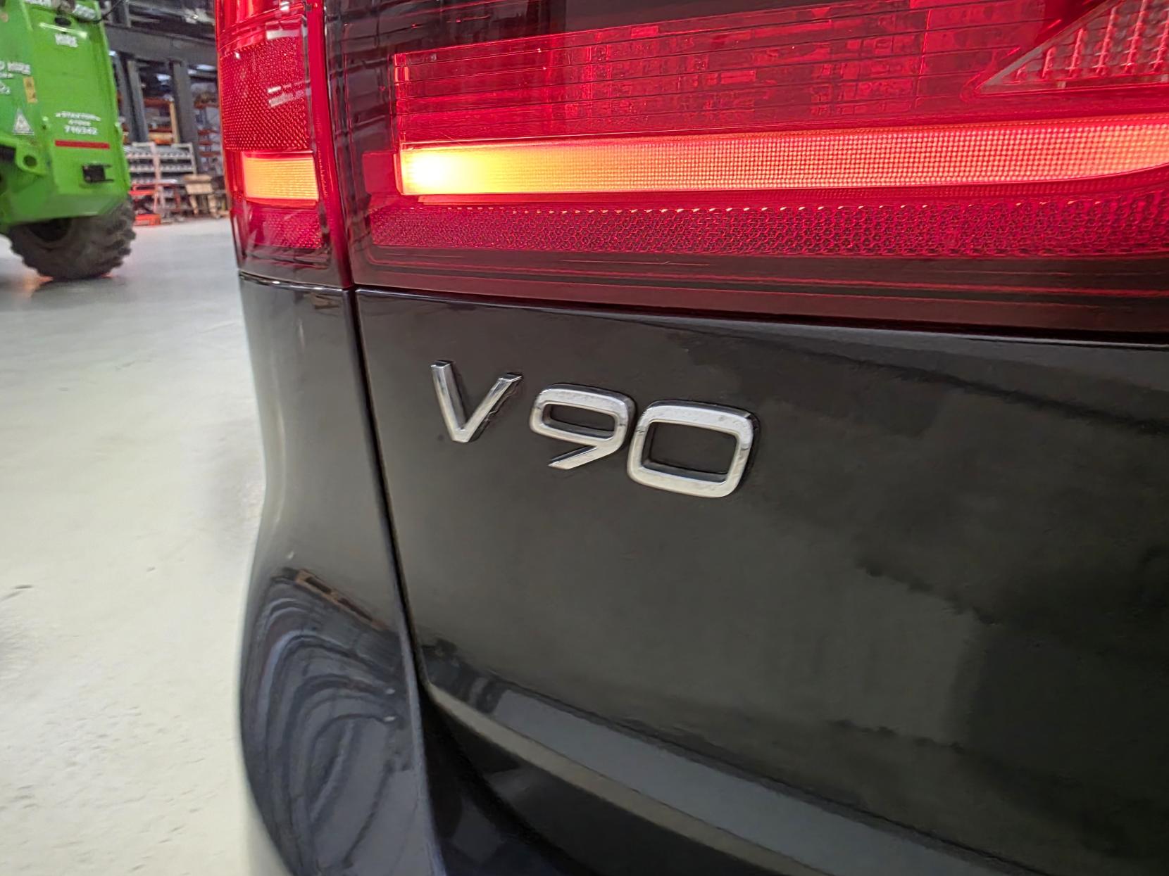 Volvo V90 2.0 D5 Inscription Estate 5dr Diesel Auto AWD Euro 6 (s/s) (235 ps)