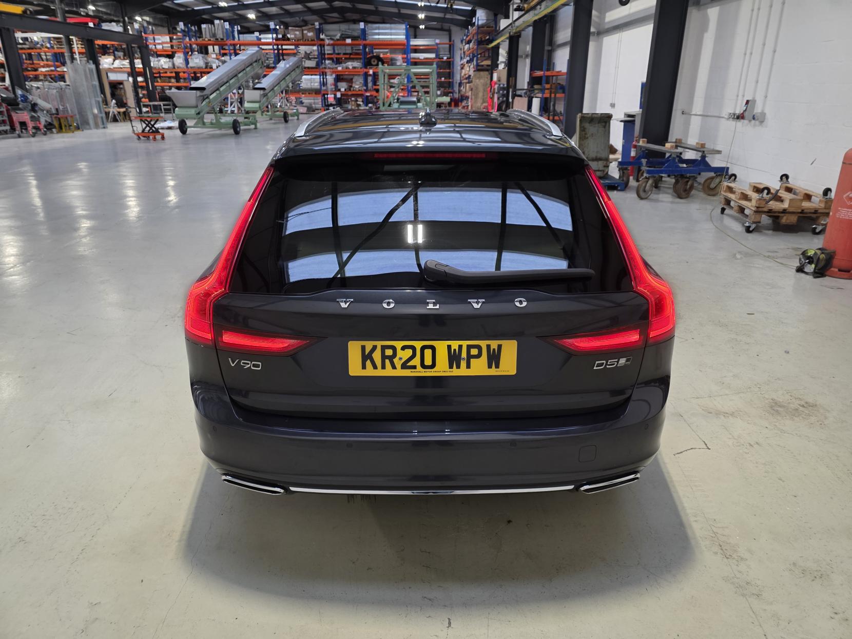 Volvo V90 2.0 D5 Inscription Estate 5dr Diesel Auto AWD Euro 6 (s/s) (235 ps)