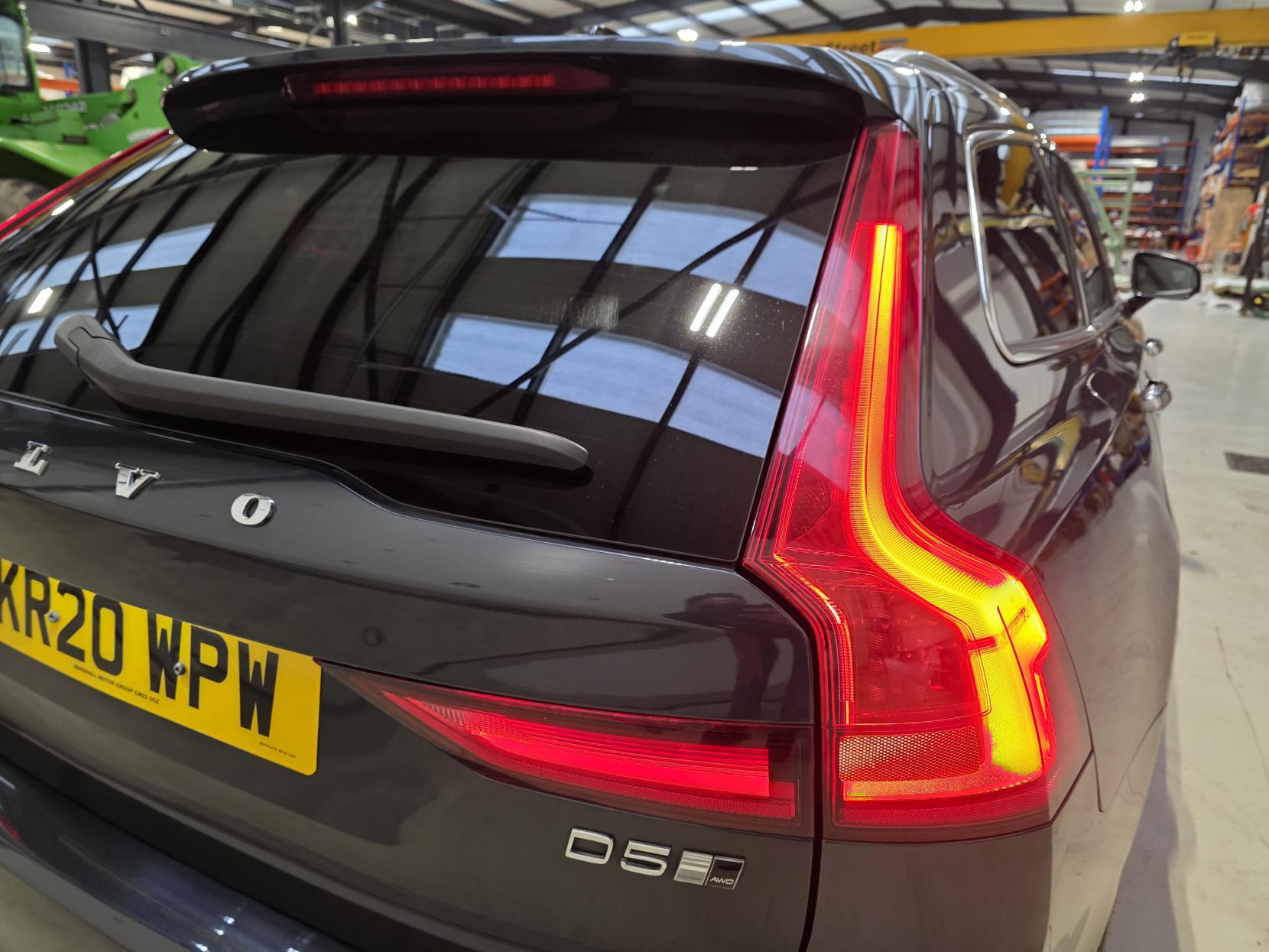 Volvo V90 2.0 D5 Inscription Estate 5dr Diesel Auto AWD Euro 6 (s/s) (235 ps)