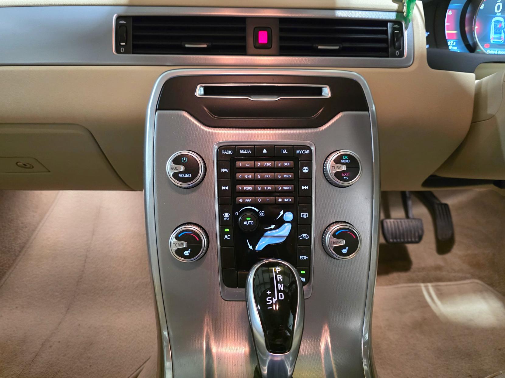 Volvo V70 2.0 D4 SE Lux Estate 5dr Diesel Auto Euro 6 (s/s) (181 ps)