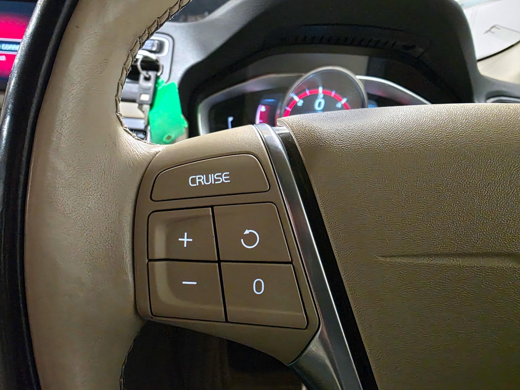 Volvo V70 2.0 D4 SE Lux Estate 5dr Diesel Auto Euro 6 (s/s) (181 ps)