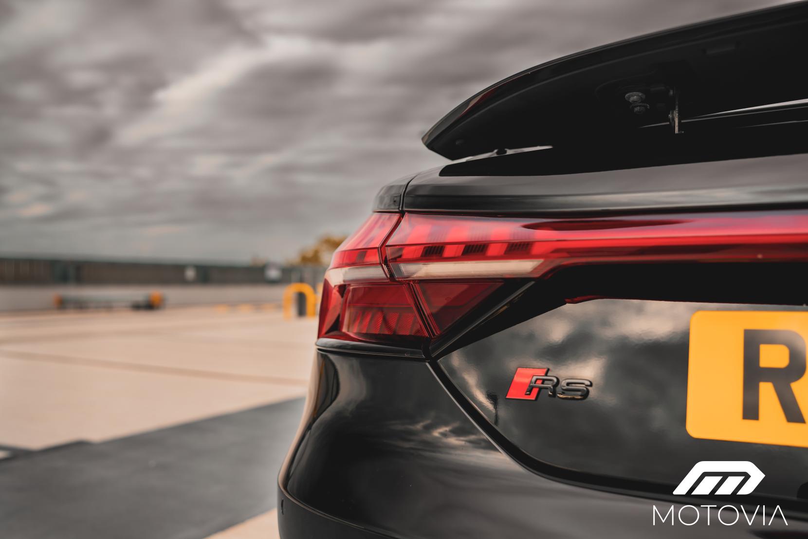 Audi RS e-tron GT 93.4kWh Carbon Vorsprung Saloon 4dr Electric Auto quattro (598 ps)