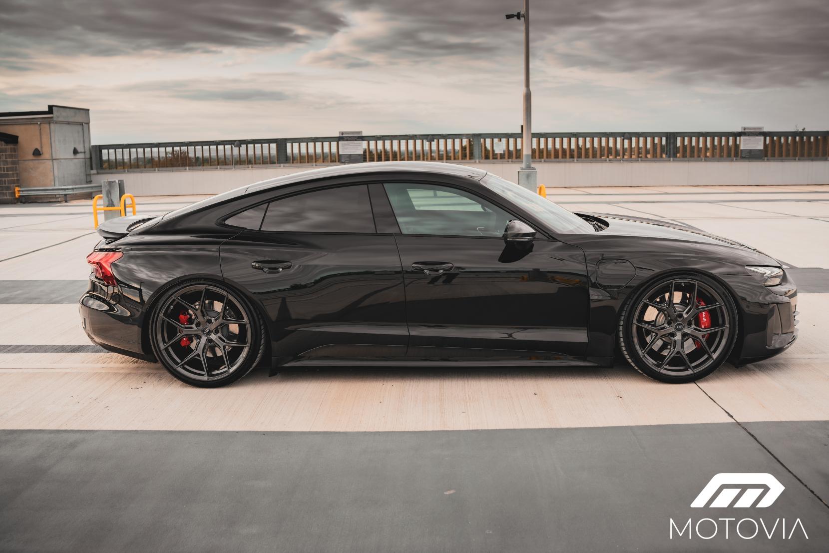 Audi RS e-tron GT 93.4kWh Carbon Vorsprung Saloon 4dr Electric Auto quattro (598 ps)