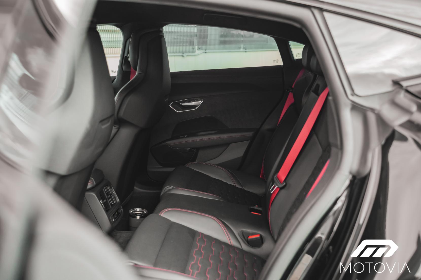 Audi RS e-tron GT 93.4kWh Carbon Vorsprung Saloon 4dr Electric Auto quattro (598 ps)