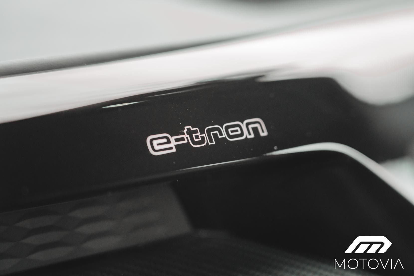 Audi RS e-tron GT 93.4kWh Carbon Vorsprung Saloon 4dr Electric Auto quattro (598 ps)