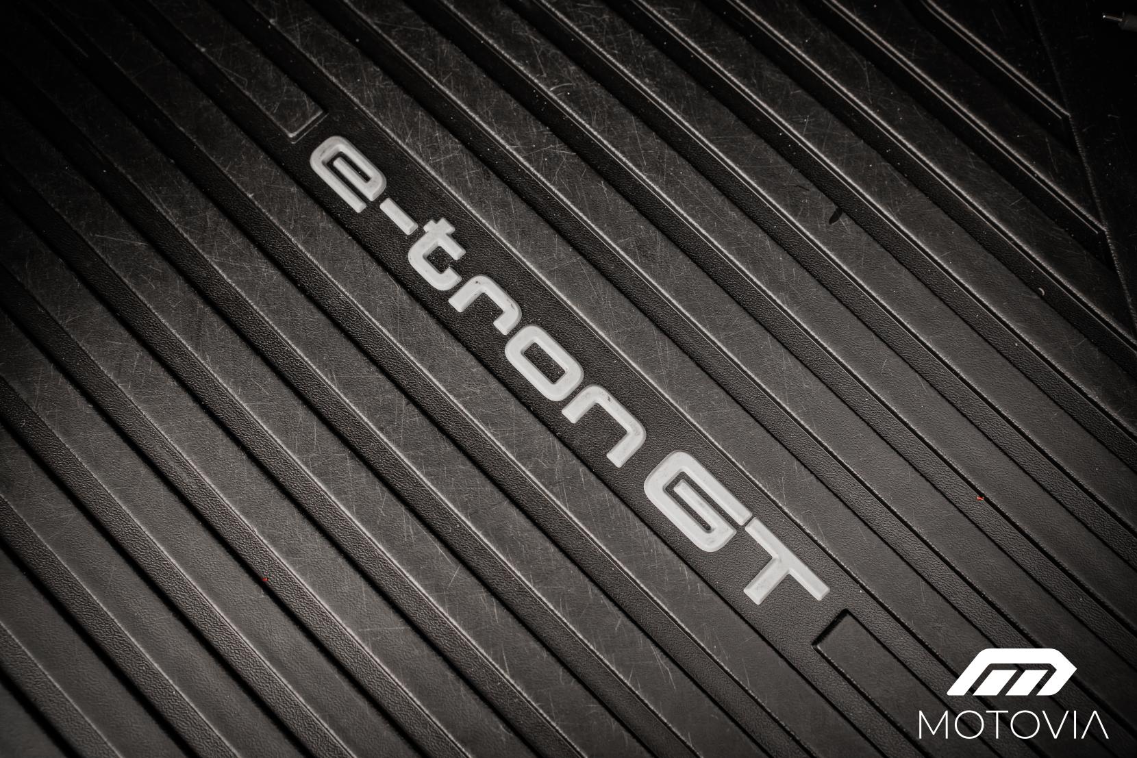 Audi RS e-tron GT 93.4kWh Carbon Vorsprung Saloon 4dr Electric Auto quattro (598 ps)