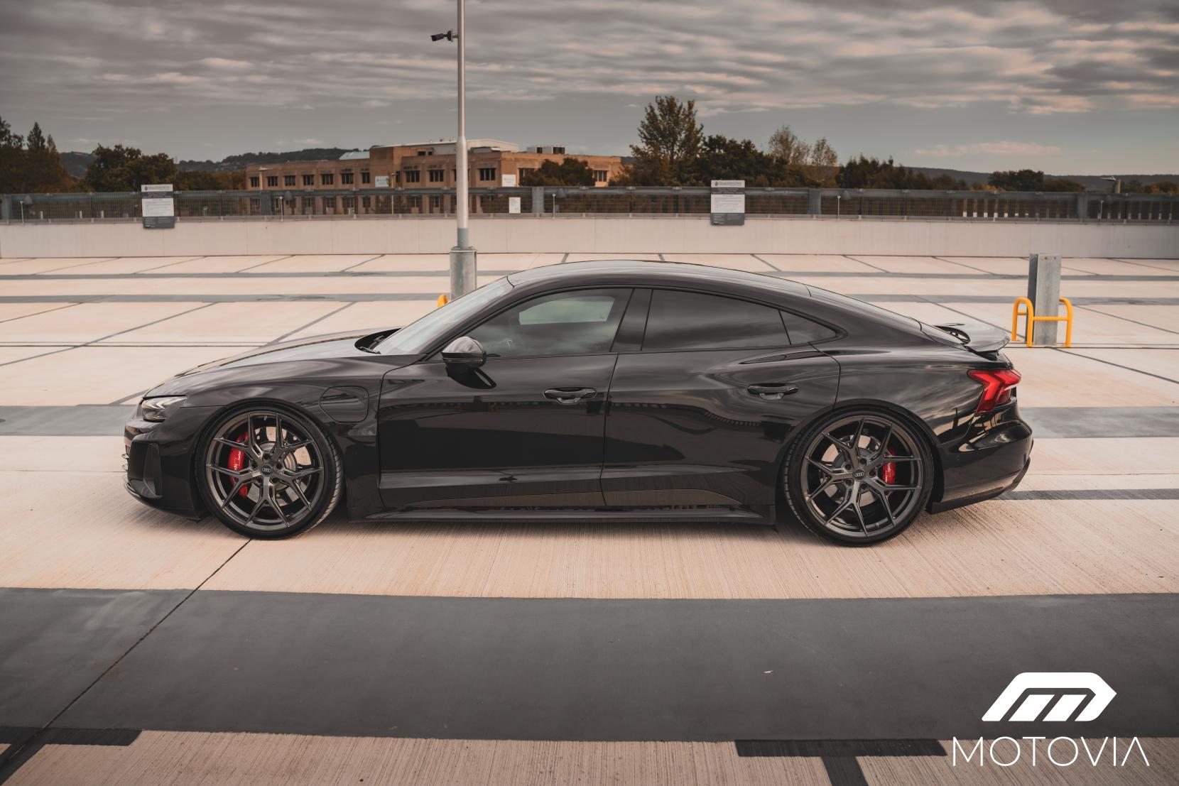 Audi RS e-tron GT 93.4kWh Carbon Vorsprung Saloon 4dr Electric Auto quattro (598 ps)