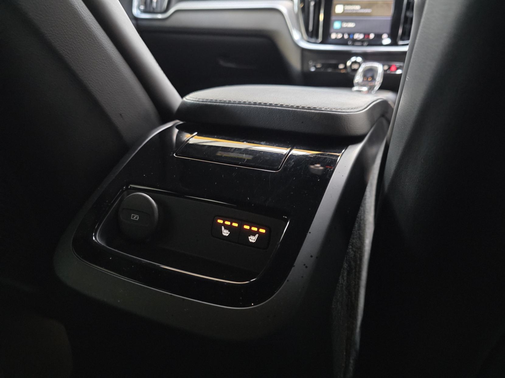 Volvo V60 2.0h T6 Recharge 18.8kWh Plus Dark Estate 5dr Petrol Plug-in Hybrid Auto AWD Euro 6 (s/s) (350 ps)