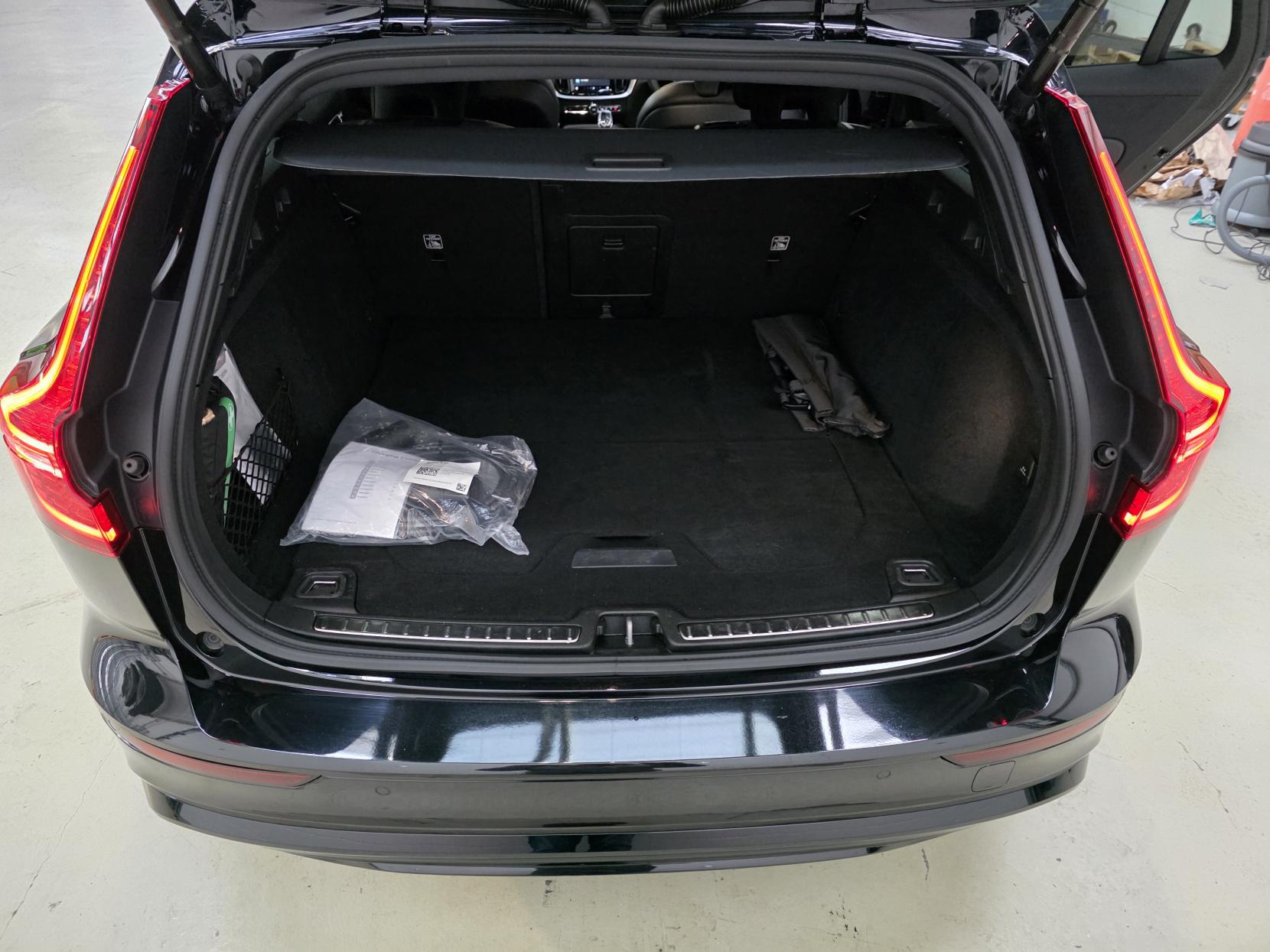 Volvo V60 2.0h T6 Recharge 18.8kWh Plus Dark Estate 5dr Petrol Plug-in Hybrid Auto AWD Euro 6 (s/s) (350 ps)