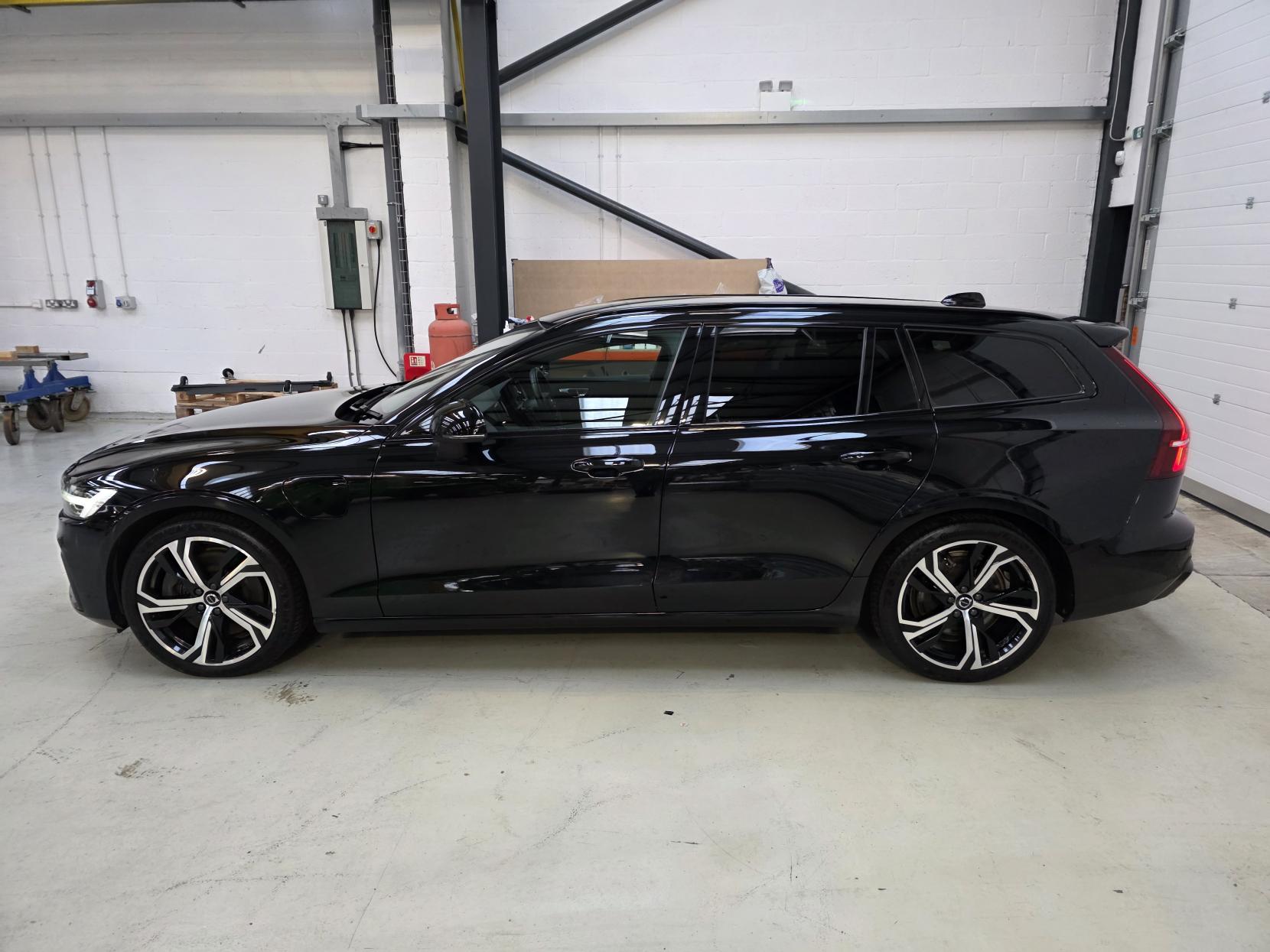 Volvo V60 2.0h T6 Recharge 18.8kWh Plus Dark Estate 5dr Petrol Plug-in Hybrid Auto AWD Euro 6 (s/s) (350 ps)