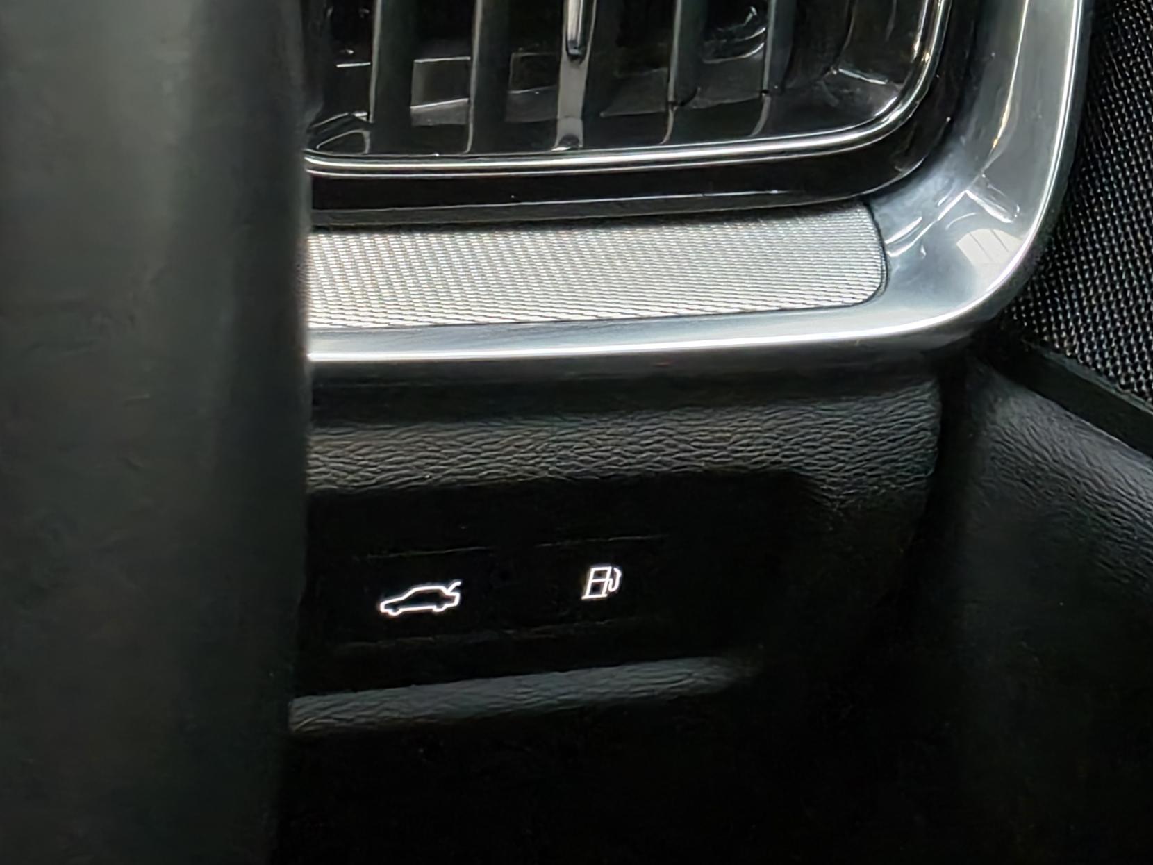 Volvo V60 2.0h T6 Recharge 18.8kWh Plus Dark Estate 5dr Petrol Plug-in Hybrid Auto AWD Euro 6 (s/s) (350 ps)