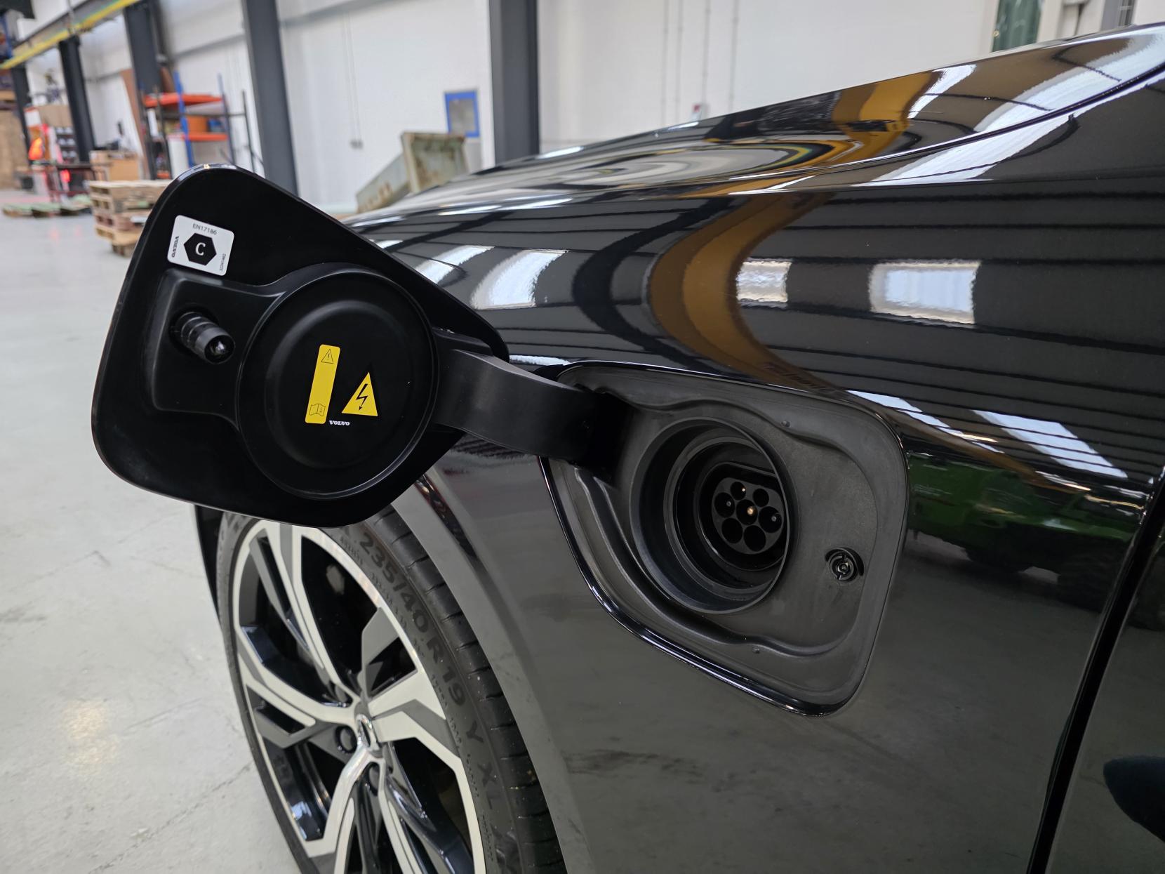 Volvo V60 2.0h T6 Recharge 18.8kWh Plus Dark Estate 5dr Petrol Plug-in Hybrid Auto AWD Euro 6 (s/s) (350 ps)