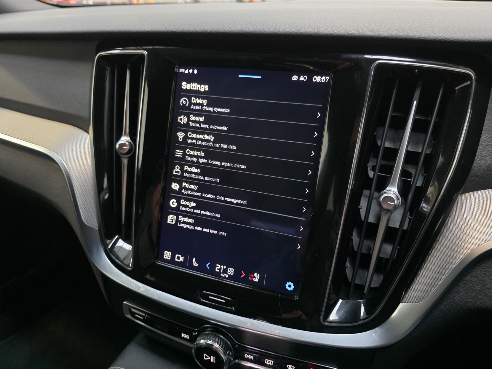 Volvo V60 2.0h T6 Recharge 18.8kWh Plus Dark Estate 5dr Petrol Plug-in Hybrid Auto AWD Euro 6 (s/s) (350 ps)