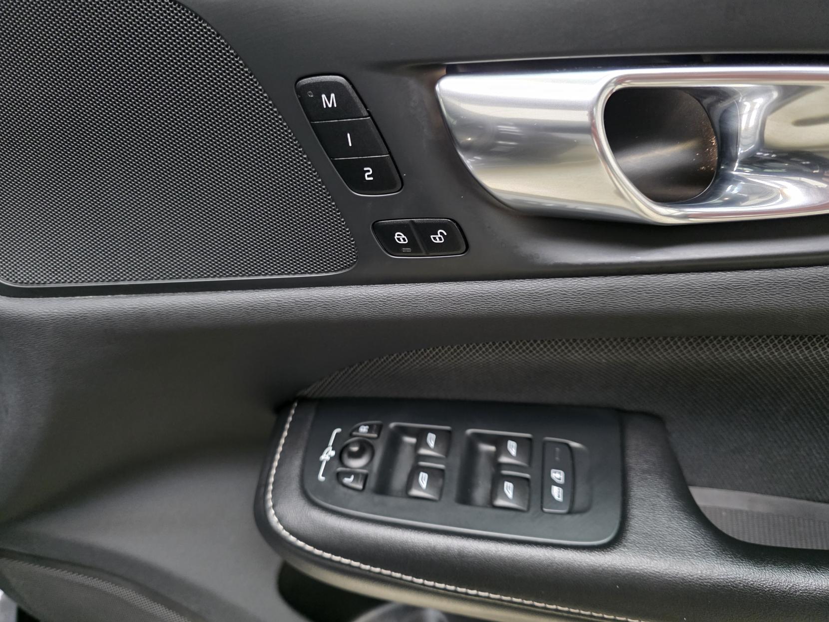 Volvo V60 2.0h T6 Recharge 18.8kWh Plus Dark Estate 5dr Petrol Plug-in Hybrid Auto AWD Euro 6 (s/s) (350 ps)