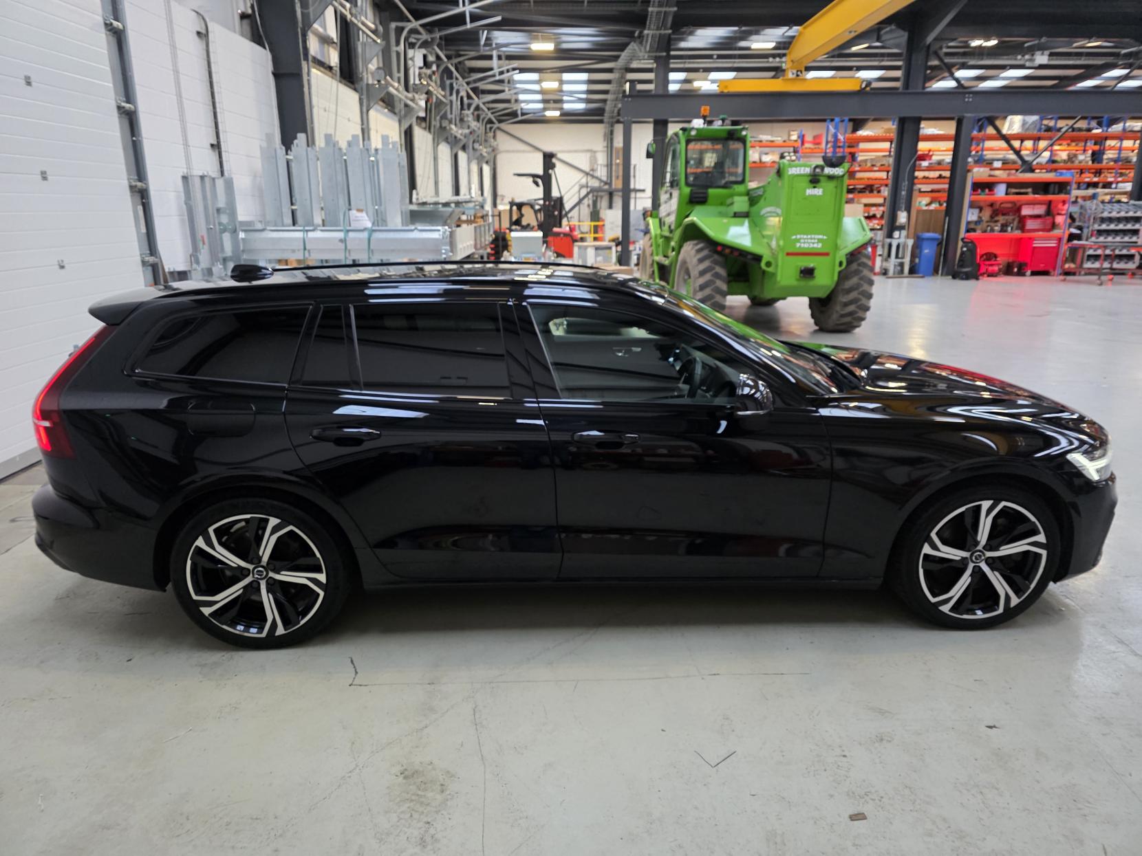 Volvo V60 2.0h T6 Recharge 18.8kWh Plus Dark Estate 5dr Petrol Plug-in Hybrid Auto AWD Euro 6 (s/s) (350 ps)