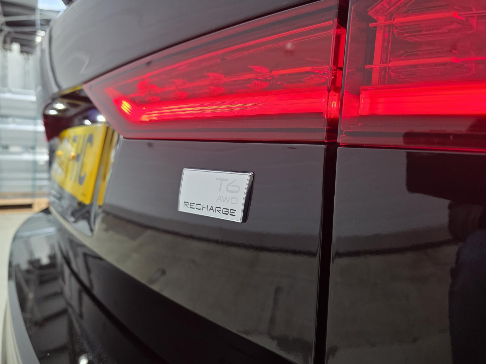 Volvo V60 2.0h T6 Recharge 18.8kWh Plus Dark Estate 5dr Petrol Plug-in Hybrid Auto AWD Euro 6 (s/s) (350 ps)