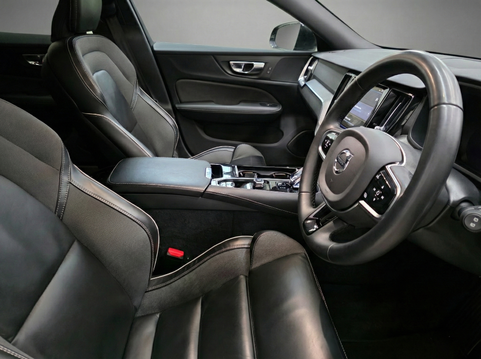 Volvo V60 2.0h T6 Recharge 18.8kWh Plus Dark Estate 5dr Petrol Plug-in Hybrid Auto AWD Euro 6 (s/s) (350 ps)