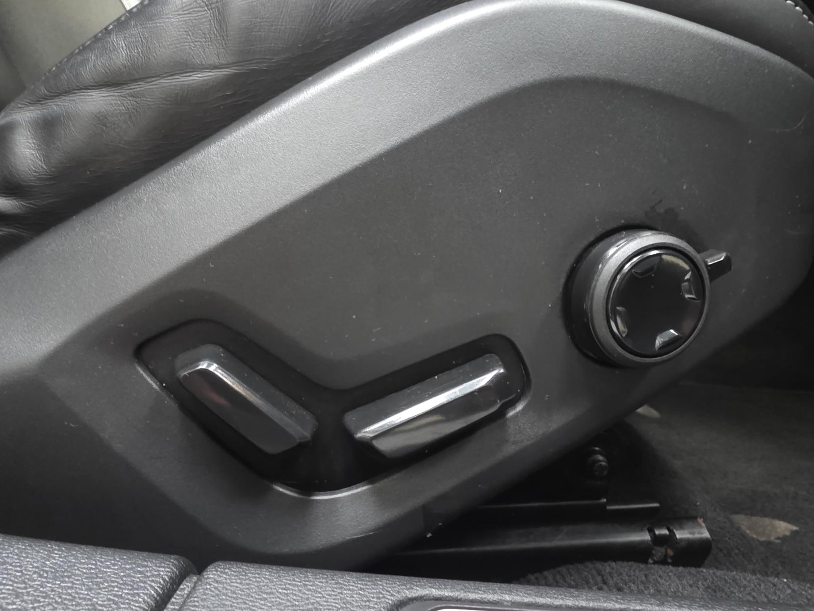 Volvo V60 2.0h T6 Recharge 18.8kWh Plus Dark Estate 5dr Petrol Plug-in Hybrid Auto AWD Euro 6 (s/s) (350 ps)