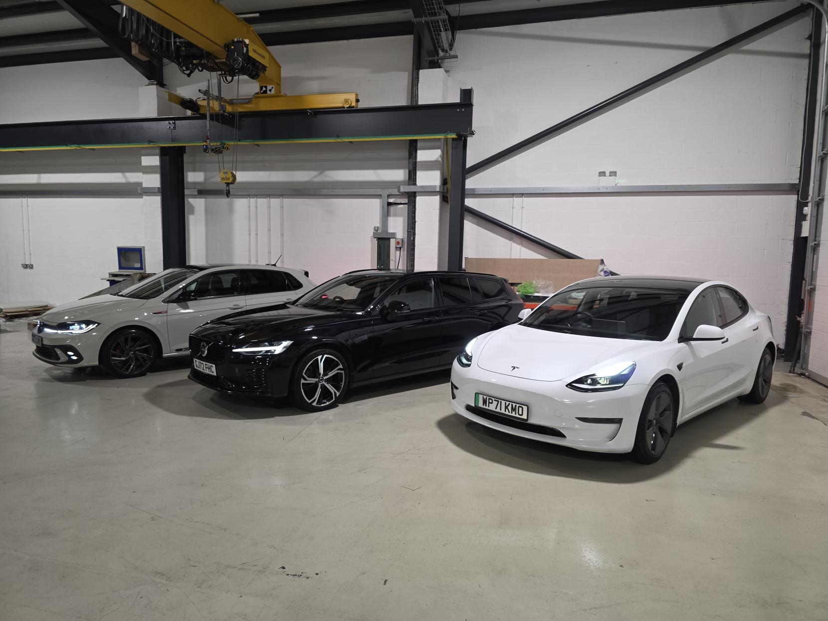 Volvo V60 2.0h T6 Recharge 18.8kWh Plus Dark Estate 5dr Petrol Plug-in Hybrid Auto AWD Euro 6 (s/s) (350 ps)